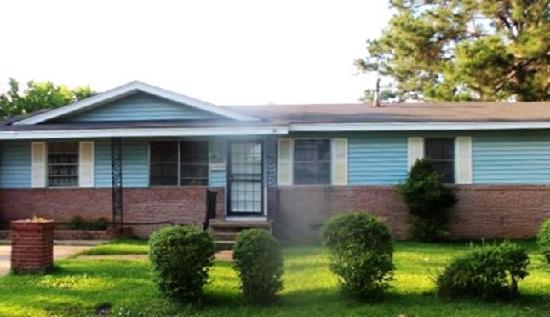2208 Newport Street, Jackson, MS 39213 