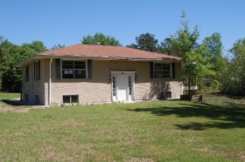 73 Cecil Smith Rd, Carriere, MS 39426 