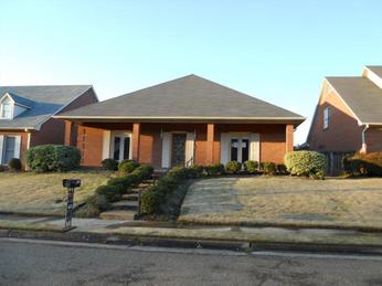 42 Village Green Ci, Jackson, MS 39211 