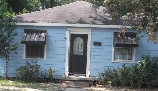 216 Sterling Street, Jackson, MS 39206 