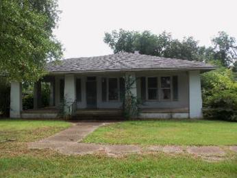 219 E South Ave, Crenshaw, MS 38621 