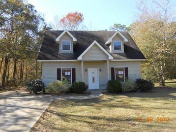 6909 Andover St, Moss Point, MS 39563 