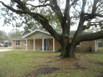 2303 Dogwood St, Pascagoula, MS 39567 
