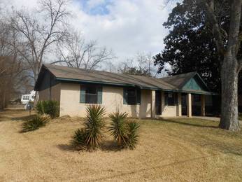 310 W Marion Ave, Crystal Springs, MS 39059 