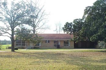 1525 Salem Church R, Collins, MS 39428 