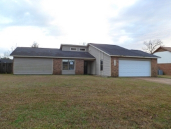 1957 Clearview Dr, Biloxi, MS 39532 