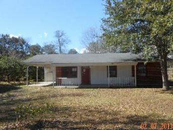 6913 Barnes Rd, Moss Point, MS 39563 