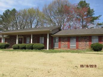 1202 Queensgate Dr, Tupelo, MS 38801 