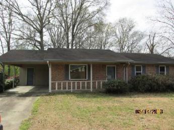 922 Mosley Ave, West Point, MS 39773 