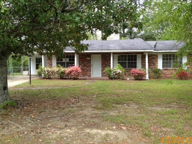 422 Springdale Dr, Columbus, MS 39702 