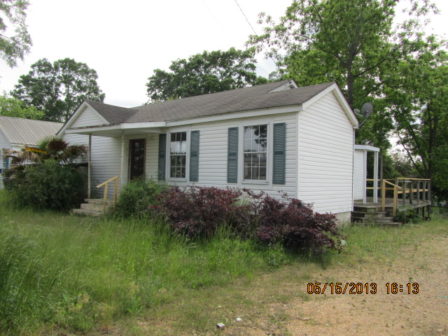 216 Sixth Ave SE, Magee, MS 39111 