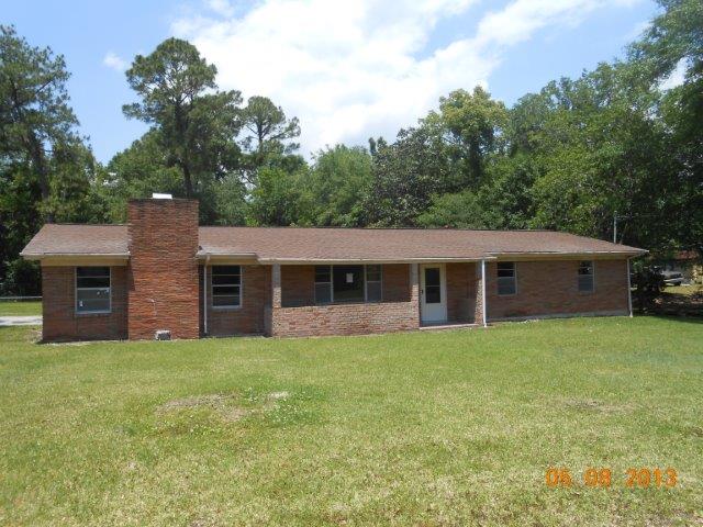 6401 Gregory St, Moss Point, MS 39563 