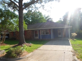 2268 Forest Glen Dr, Jackson, MS 39213 