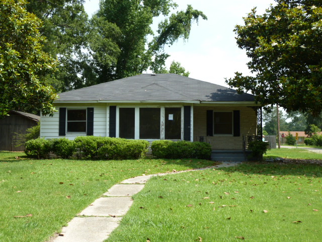 1703 Lee St, Laurel, MS 39440 