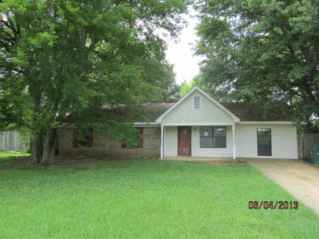 2420 Holmes St, Tupelo, MS 38801 