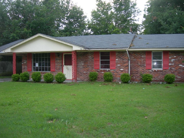 1255 Groome St, Greenville, MS 38703 