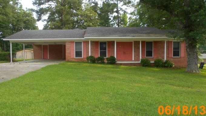 915 Oxford Dr., Laurel, MS 39440 
