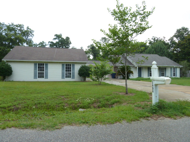 1404 Spruce St, Ocean Springs, MS 39564 