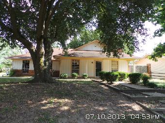 2513 W Clubview Cir, Yazoo City, MS 39194 