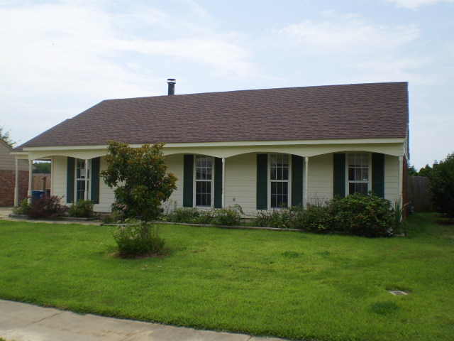 10725 Oak Leaf Dr, Olive Branch, MS 38654 