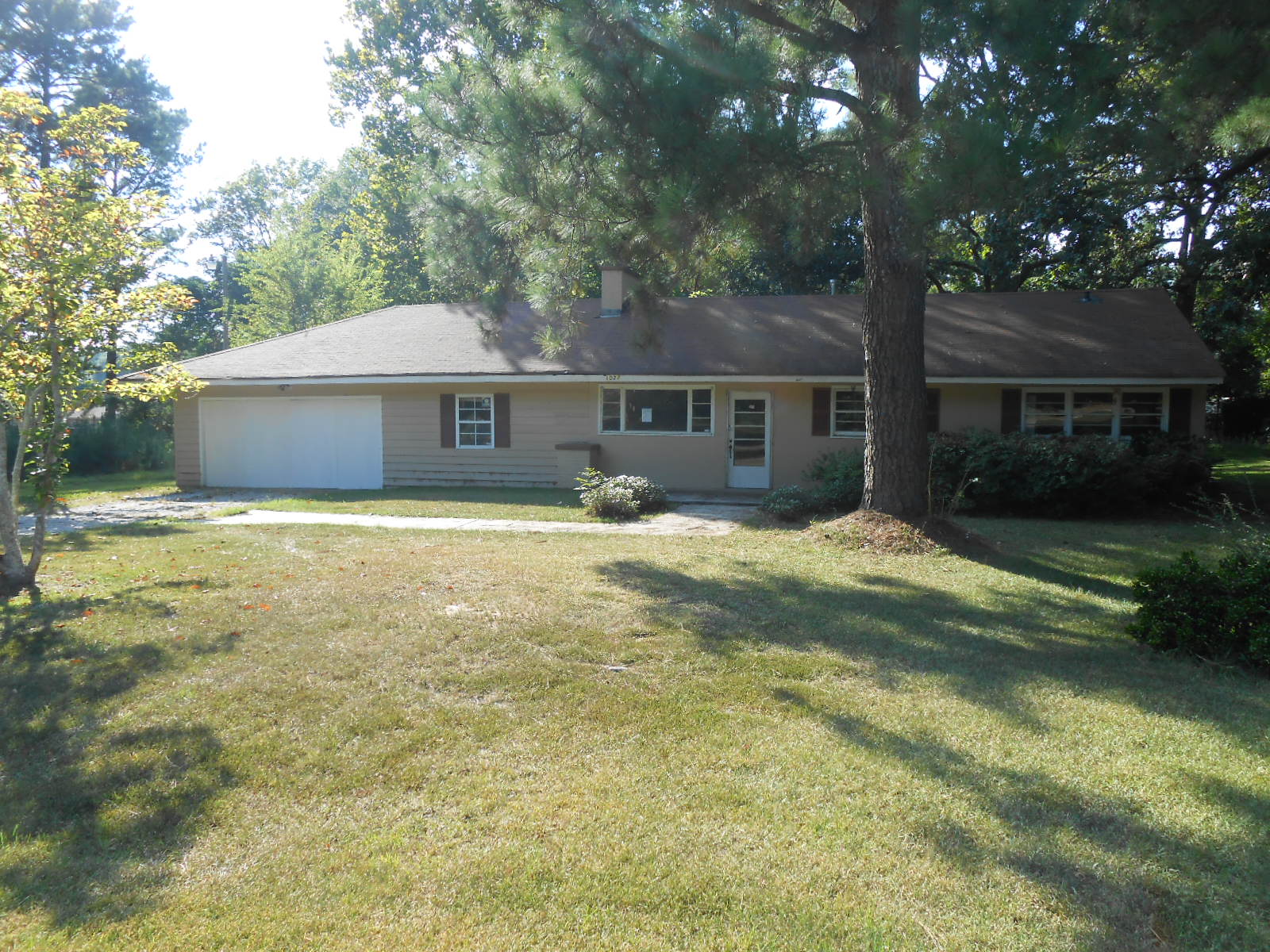 1027 N Liberty St, Canton, MS 39046 