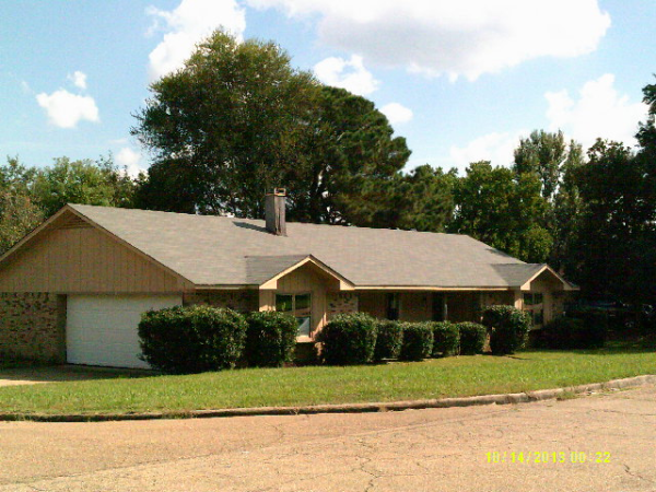 211 Casa Urbano Dr, Clinton, MS 39056 