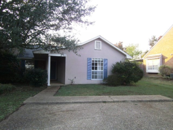 46 Meadowoods Ter, Jackson, MS 39211 