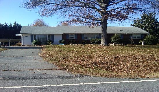 390 Oak Summit Road, Winston Salem, NC 27105 