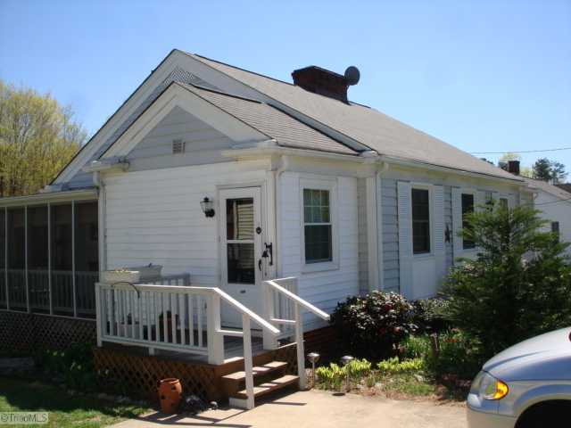 208 Lynchburg Rd, Pilot Mountain, NC 27041