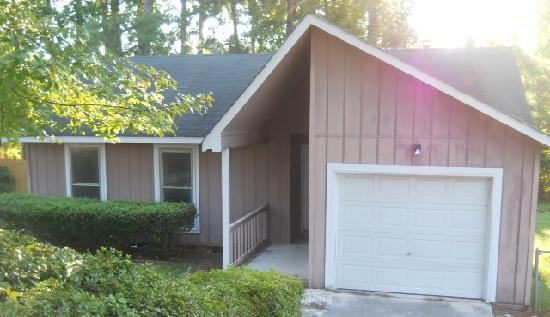 112 Bruce Ln, Spring Lake, NC 28390 