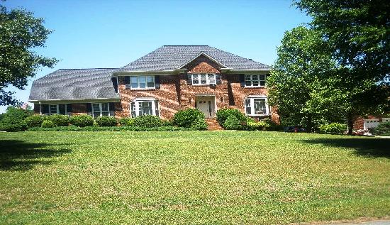 8818 Scarsdale Drive, Charlotte, NC 28227 