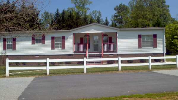 9 Crestmont Ln, Hendersonville, NC 28792 