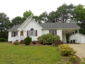 109 Oak Park Dr, Benson, NC 27504 