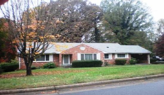 3920 Glen Oak Dr, Winston Salem, NC 27105 