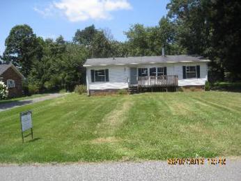 608 Eisenhower St, Yadkinville, NC 27055 