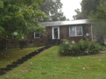 571 Foxcroft Dr, Winston Salem, NC 27103 