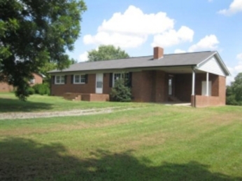 1122 Peachtree St, Lincolnton, NC 28092 