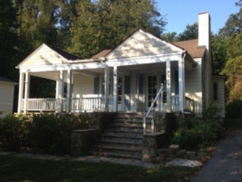 104 W Lake Avenue, Hendersonville, NC 28739 