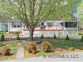 2 Crestmont Ln, Hendersonville, NC 28792 