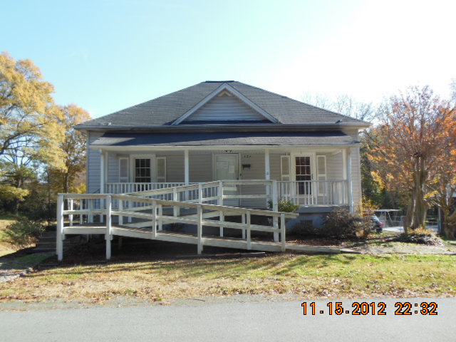 424 Saint John St, Burlington, NC 27217 