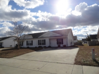 1113b Masters Ln, Greenville, NC 27834 