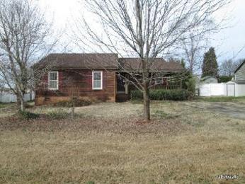 3530 Farm Lake Dr, Concord, NC 28027 