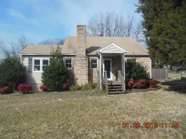 708  CENTRAL DR, ELON, NC 27244 