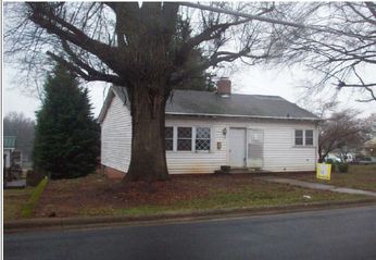 239 W 21st St, Newton, NC 28658 