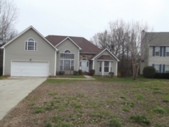 8308 Sand Hills Ct, Charlotte, NC 28215 