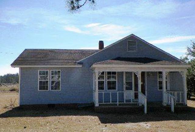 2403 Center Rd, Bladenboro, NC 28320 