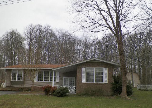 400 Meadow Lark Ln, Thomasville, NC 27360 