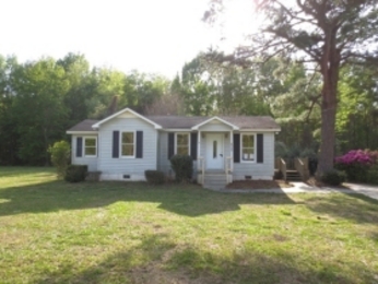 4326 Waccamaw Shore Rd, Lake Waccamaw, NC 28450 