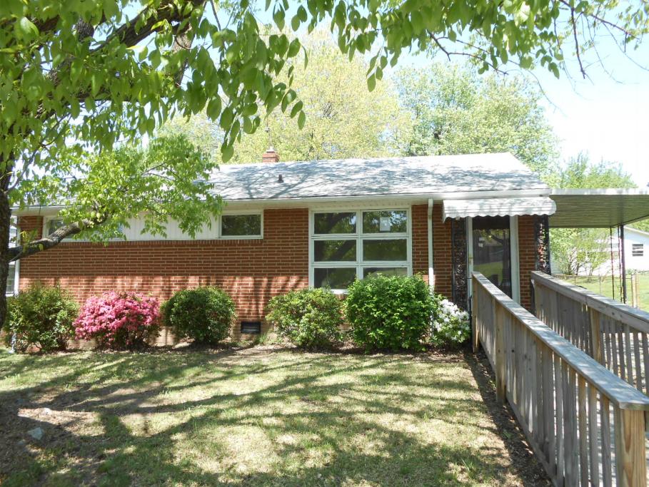 902 Georgia Ave, Thomasville, NC 27360 