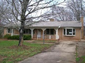 910 Lake Dr, Shelby, NC 28152 